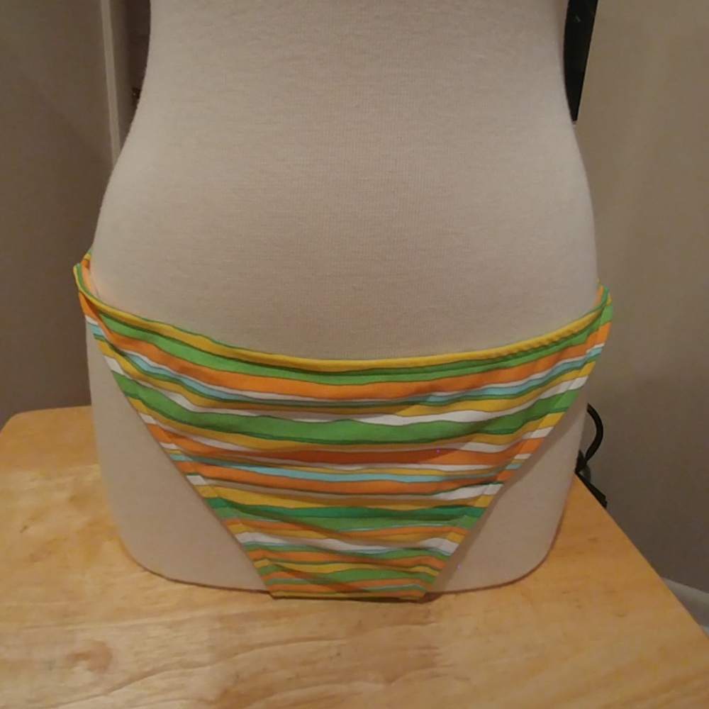 Old Navy Stripped Bikini Bottom. Size XXL